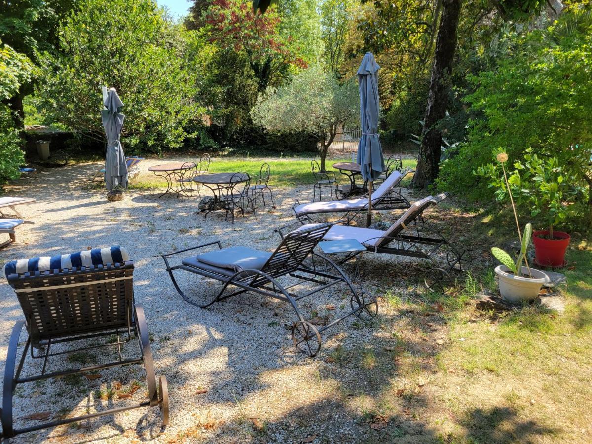 Le Temps Des Cerises Hotell Genolhac Exteriör bild