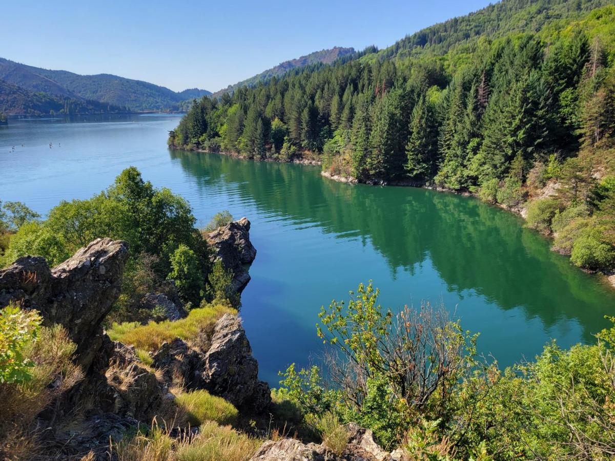 Le Temps Des Cerises Hotell Genolhac Exteriör bild