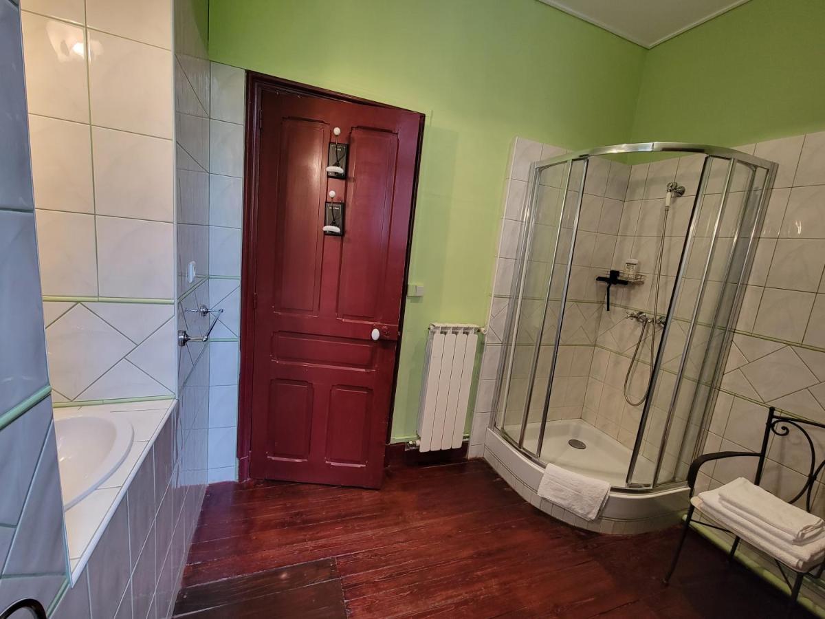 Le Temps Des Cerises Hotell Genolhac Exteriör bild